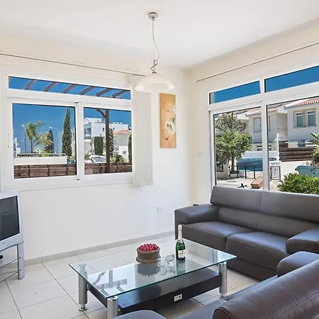 Dafnis Chrysos - Modern 3 Bedroom With Pool - Close To Fig Tree Bay Protaras