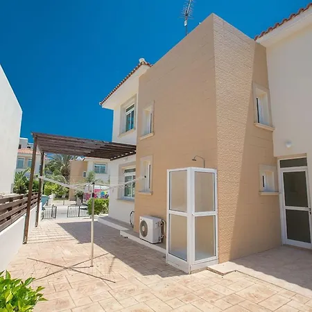 Dafnis Chrysos - Modern 3 Bedroom With Pool - Close To Fig Tree Bay * Protaras